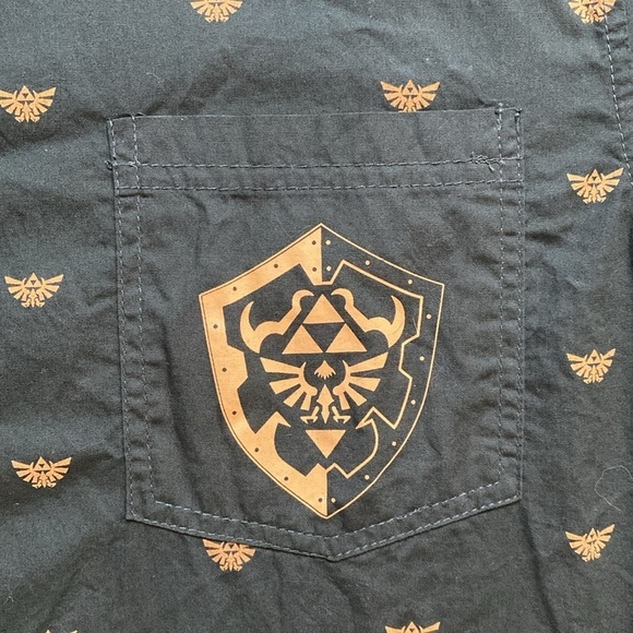 The Legend of Zelda Green Short Sleeve Men's Shirt Size Small - Picture 4 of 9